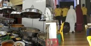 Restoran Kosong Tak Ada Pelayan, Pelanggan Kaget Saat Cek Bagian Belakang