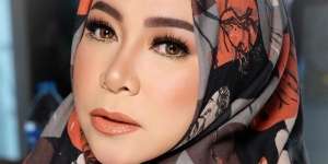 Lebih Muda! Cantiknya Melly Goeslaw dengan Riasan Nude Flawless