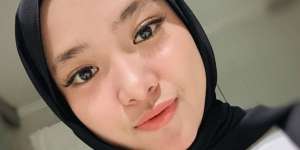 Persiapkan Lagu Baru, Intip Potret Cantik Nissa Sabyan dengan Beret Hat