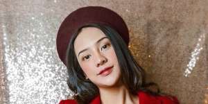Pertama Kali Sholat Subuh Berjemaah di Masjid, Anya Geraldine: Hati Tenang