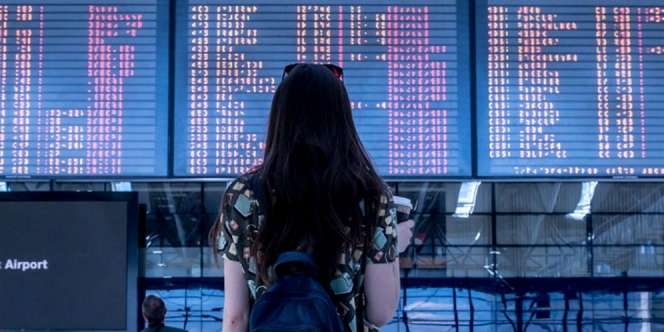 Istri Diam-Diam Naik Pesawat, Aksi Selingkuh Pilot dan Pramugari Terbongkar