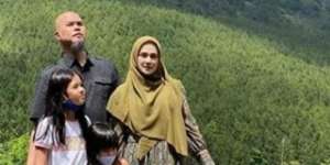 Foto Liburan Ahmad Dani di Bandung Disorot, Pose Mulan Jadi Perhatian