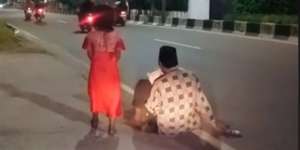 Kisah Haru Bapak Tua Pengais Botol Bekas, Susuri Jalan 20 Km dengan Kaki Diseret