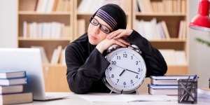 Tidur Lebih Cepat Bisa Mempermudah Turunkan Berat Badan