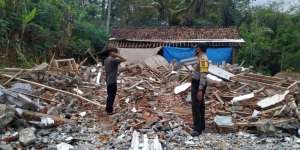 Ibu Tak Sanggup Ganti Uang Membangun Rp70 Juta, Anak di Ponorogo Robohkan Rumah
