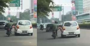 Viral Pemotor Dorong Mobil Pakai Kaki Alias Setut