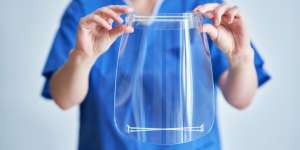 Ilmuwan Jepang Sebut Face Shield Tak Efektif Cegah Covid-19