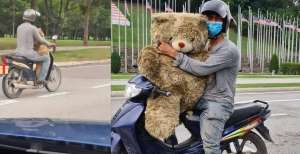 Kisah Pria Angkut Teddy Bear dari Tempat Sampah untuk Hadiah Anak Bikin Terenyuh