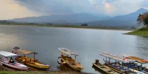 Menikmati Pemandangan Indah di Taman Wisata Selorejo Malang