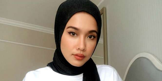 Kini Berhijab, Ana Octarina Modis Pakai Padu Padan Blazer