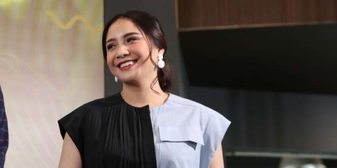 Tampil Terbuka, Cantiknya Nagita Slavina Pamer Bahu Mulus