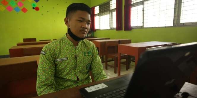 Tak Punya HP, Agung Jadi Satu-satunya Siswa yang Harus Datang ke Sekolah