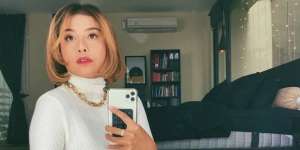 Pakai Bikini Asimetris, Pose Awkarin Bikin Salfok