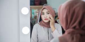 4 Cara Mengatasi Kulit Kering Saat Harus Menjalani WFH