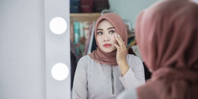 4 Cara Mengatasi Kulit Kering Saat Harus Menjalani WFH
