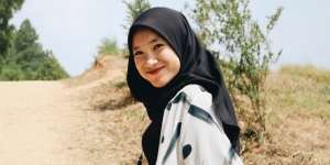 4 Inspirasi Padu Padan Pakaian Berwarna Hitam dan Putih