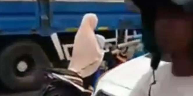 Video Viral The Power of Emak-Emak, Ditegur Lawan Arah Malah Lebih Galak