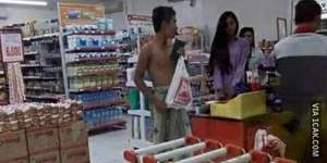 15 Aksi Nyeleneh Bapak-Bapak Saat Belanja Ini Bikin Ngakak