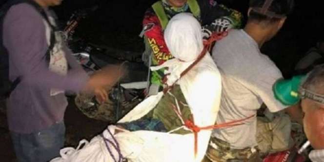 Mulia, Tenaga Medis Ini Gendong Jenazah di Punggung untuk Dimakamkan
