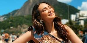 Pamer Sandal Jepit, Paras Luna Maya Sihir Warganet