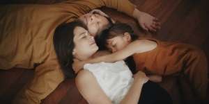 5 Potret Maternity Sabai Morscheck, Konsepnya Seru Banget!