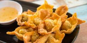 Cara Mudah Bikin Pangsit Goreng Isi Ayam