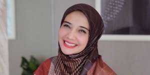 Sedang Hamil, Wajah Zaskia Sungkar Dipuji Makin Glowing