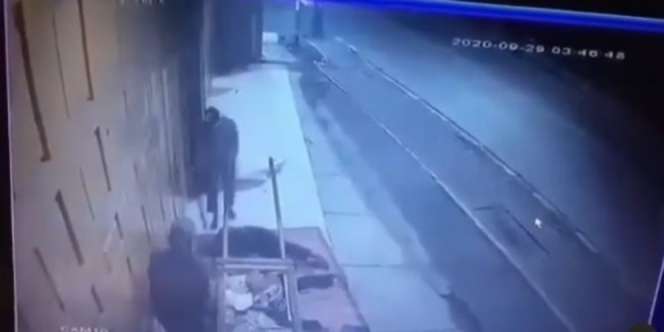 Detik-detik Aksi Sadis Pemulung di Bekasi, Diduga Rebutan Lapak Tidur di Emperan