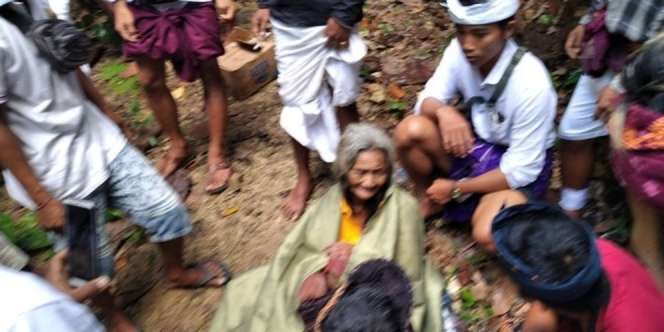 Hilang 10 Hari, Nenek Ditemukan Selamat di Dasar Jurang 150 Meter