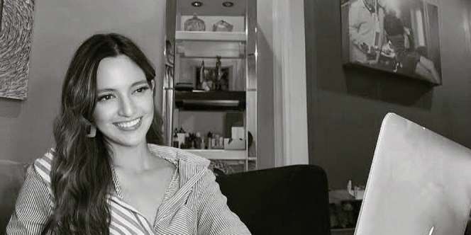 Tak Bisa Potong Buah, Nia Ramadhani Salahkan Ibunya