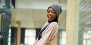 4 Inspirasi Gaya Hijaber Menggunakan Knitwear