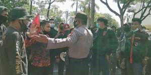 Kritik Pelayanan Buruk RS, Mahasiswa Demo DPRD Sulsel
