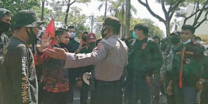 Kritik Pelayanan Buruk RS, Mahasiswa Demo DPRD Sulsel