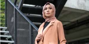 Tidak Hanya Dress, Ini 3 Inspirasi Gaya ke Pesta Pernikahan