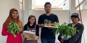Penjual Sayur Raih Lonjakan Pesanan Online Selama Pandemi
