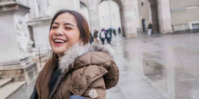 Cuma Dipakai Jogging, Nagita Slavina Modis Pakai Jaket Rp20 Juta