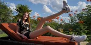Gadis Cantik Ini Pecahkan Rekor Kaki Terpanjang di Dunia