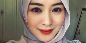 Padu Padan Maxi Skirt dan Tunik Feminin ala Ayana Moon
