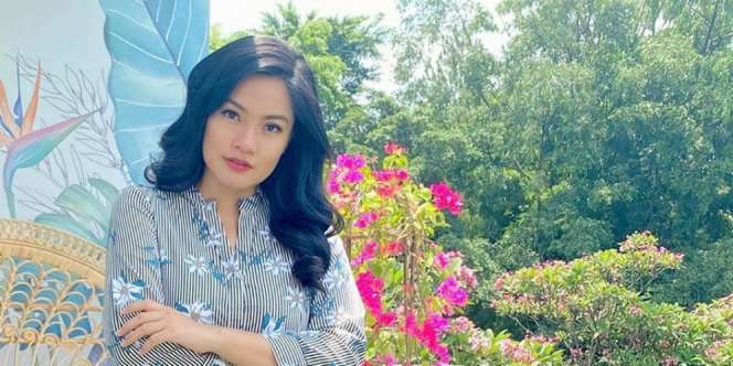 Raut Wajah Sendu dan Tangan Penuh Luka, Ada Apa dengan Titi Kamal?