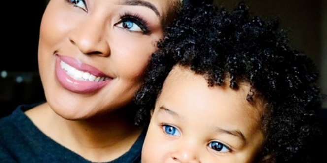 Ibu dan Anak Punya Mata Langka: Kiri Hitam, Kanan Biru