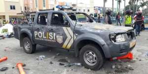 Demo Omnibus Law di Daan Mogot Ricuh, Mobil Polisi Dirusak