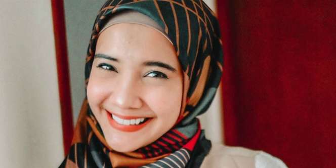 Sedang Hamil, Zaskia Sungkar Memesona dengan Gamis Sporty