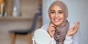 Waspada Produk Abal-Abal, Ini Tips Memilih Skincare untuk Kulit Glowing Sehat