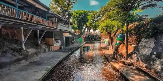 Bersantai di Watergong, Dulu Penuh Sampah Kini Jadi Sungai Indah