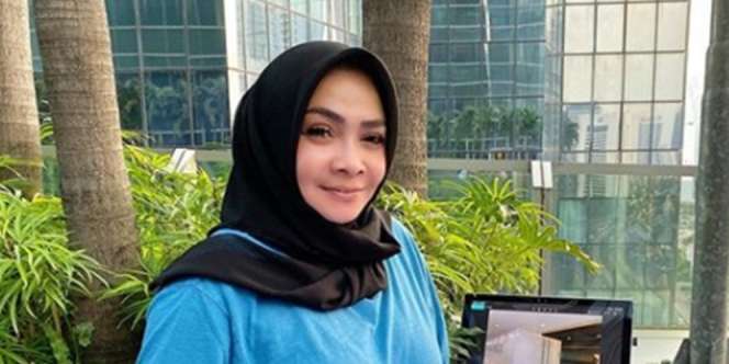 Potret 5 Barang Mewah di Rumah Rieta Amilia, Ada Motor Antik hingga Lift!