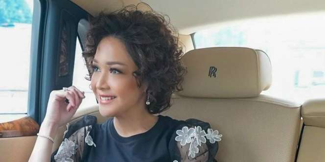 Dua Huruf Belakang Plat Nomor Mobil Maia Estianty Jadi Sorotan