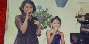 5 Potret Lawas Bukti Kompaknya Ayu Ting Ting dan Umi Kalsum