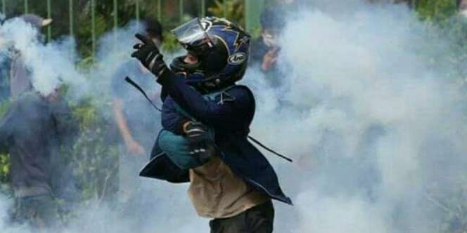 Viral Anak Sultan Ikut Demo Bikin Salfok, Harga Helmnya Rp9 Juta