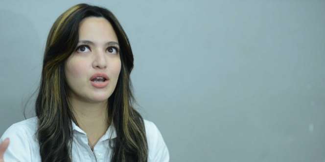 Tampil Seksi Bersama Pria Lain, Nia Ramadhani Jadi Omongan