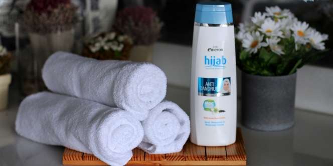 Review: Shampoo Anti Ketombe dengan Kandungan Habbatus Sauda untuk Hijaber